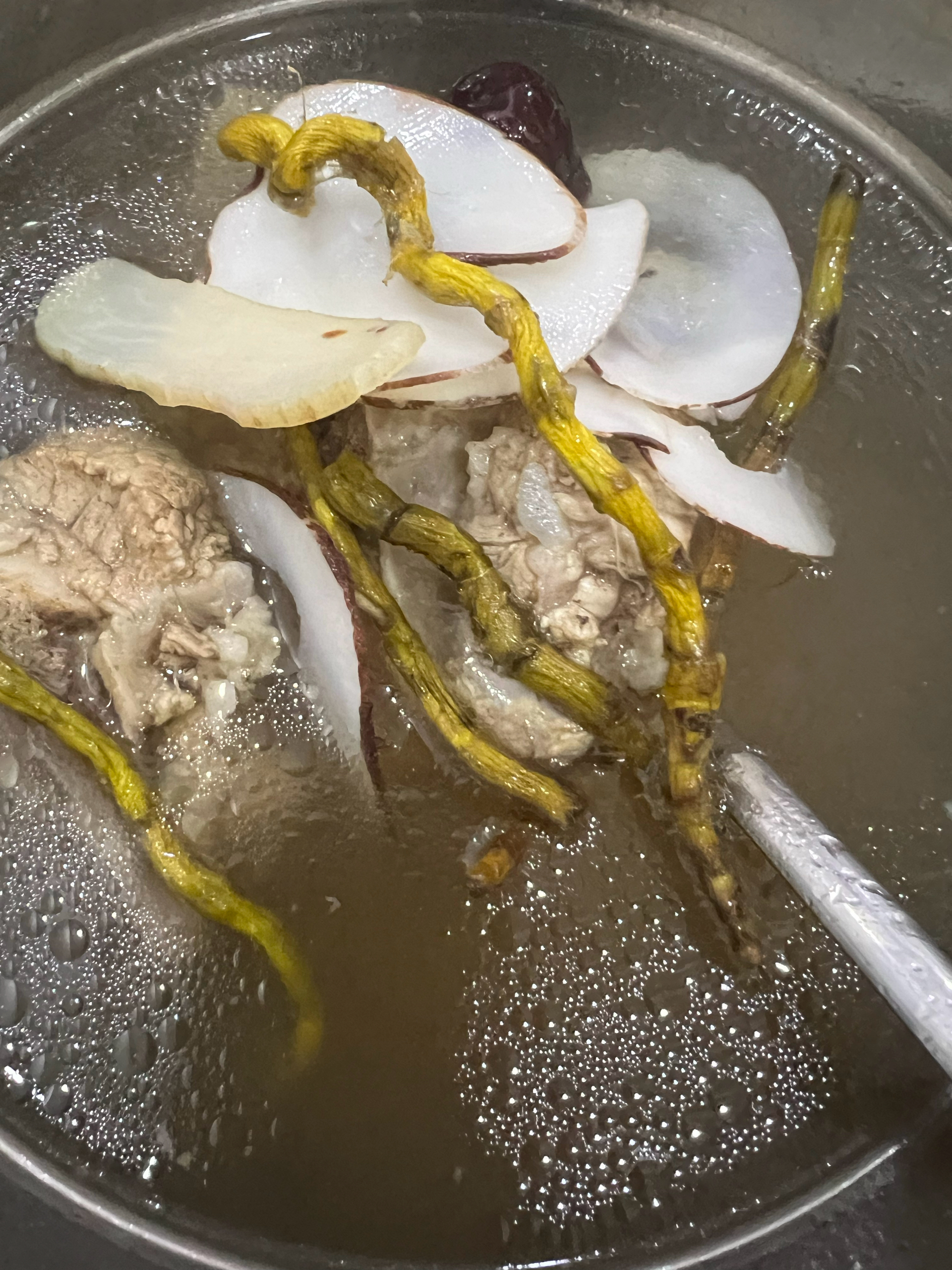 铁皮石斛海底椰滋阴汤的做法