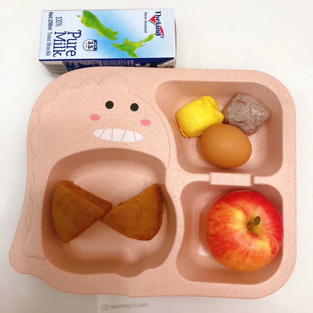 一岁半屁屁洛の早餐记