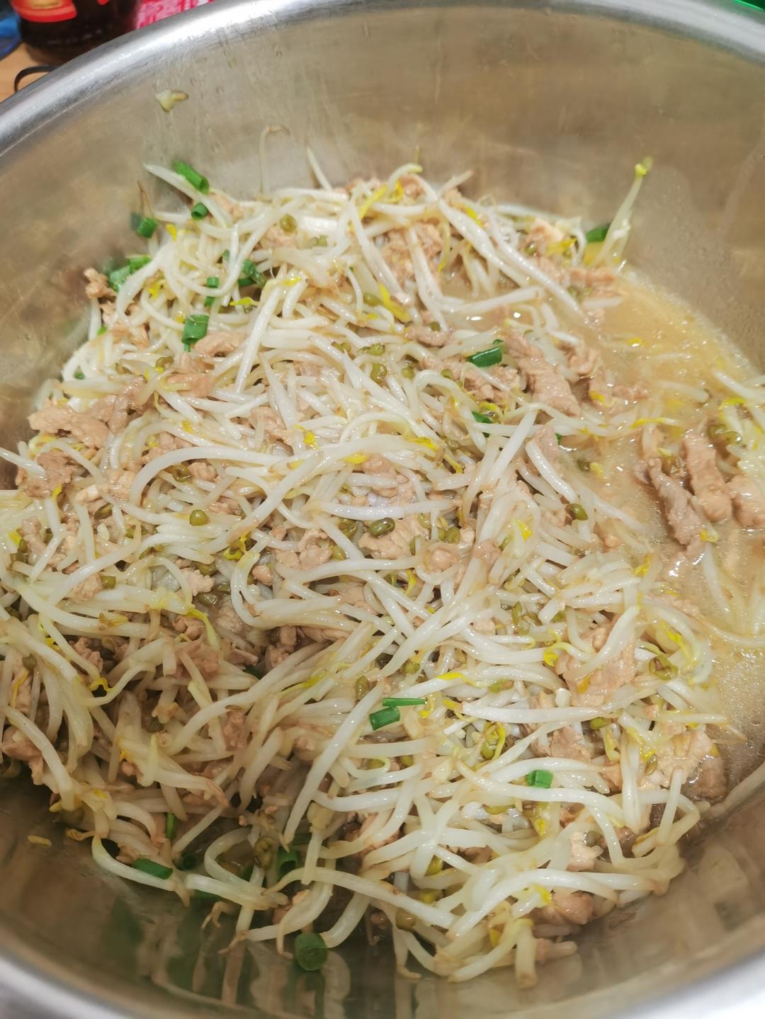 绿豆芽炒肉丝