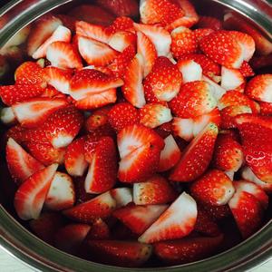 草莓酱（限电宿舍小功率电煮锅版）的做法 步骤1