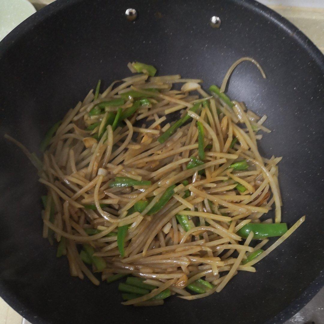 家常快手菜:尖椒土豆丝