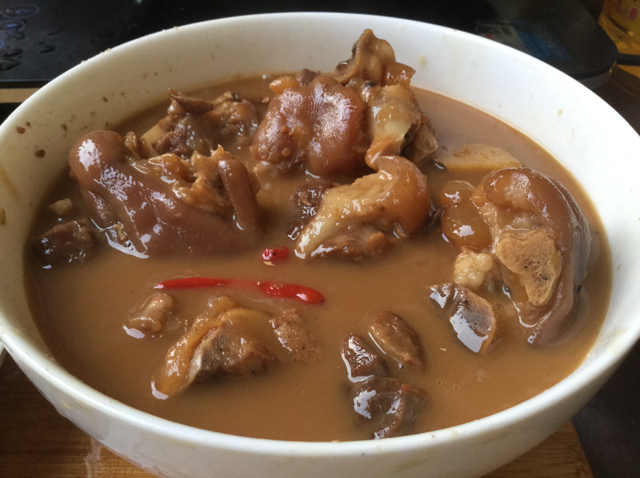 美味的家常菜：红烧猪蹄
