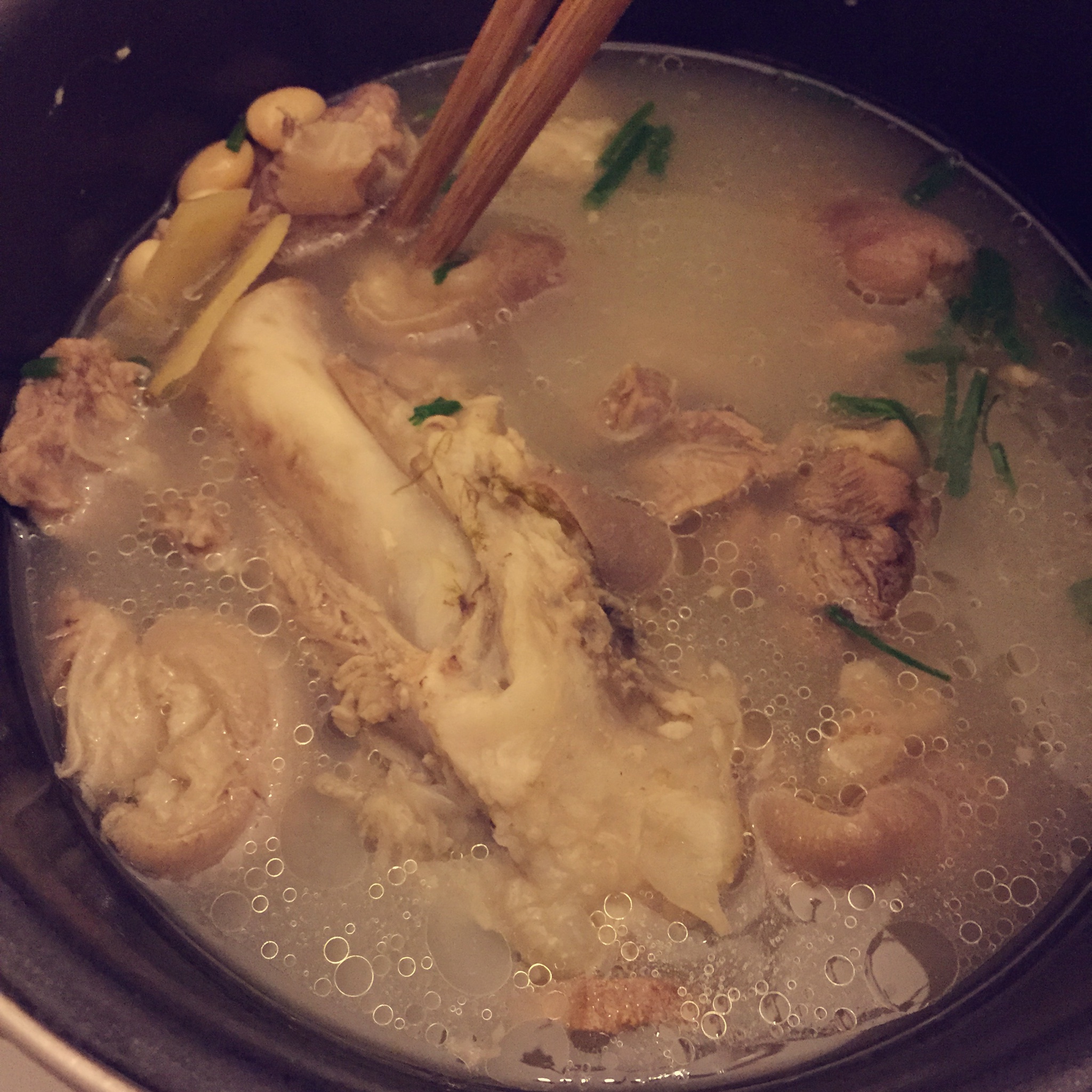 黄豆猪脚汤