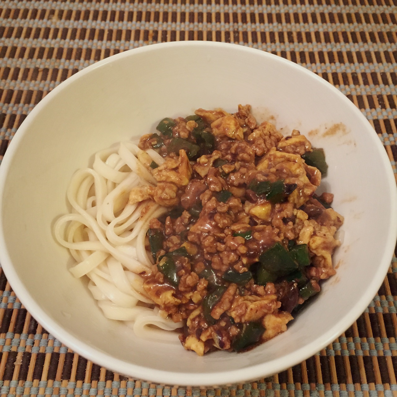 东北鸡蛋炸酱面