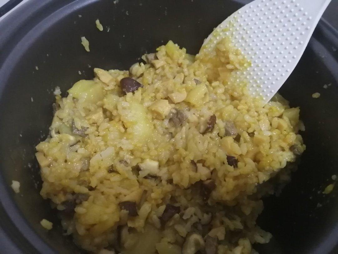 懒人电饭锅咖喱土豆香肠焖饭