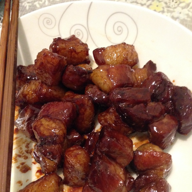 吃着碗里望着锅里的红烧肉