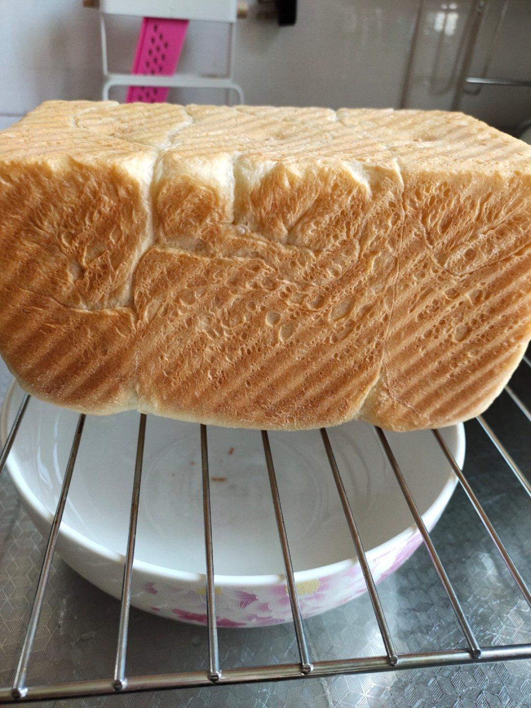 用烤箱自己做面包--手工牛奶吐司面包