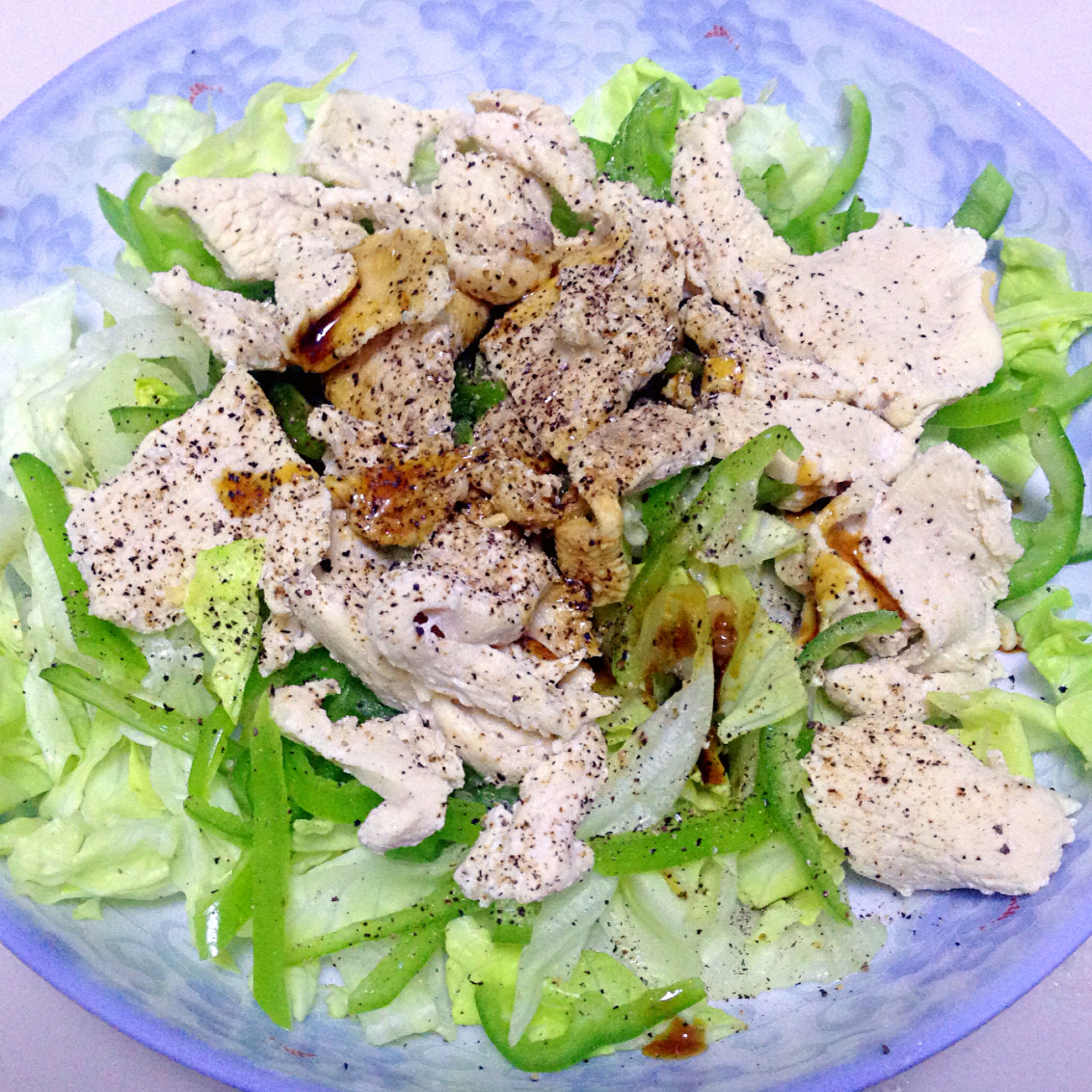 减脂低卡鸡胸蔬菜沙拉