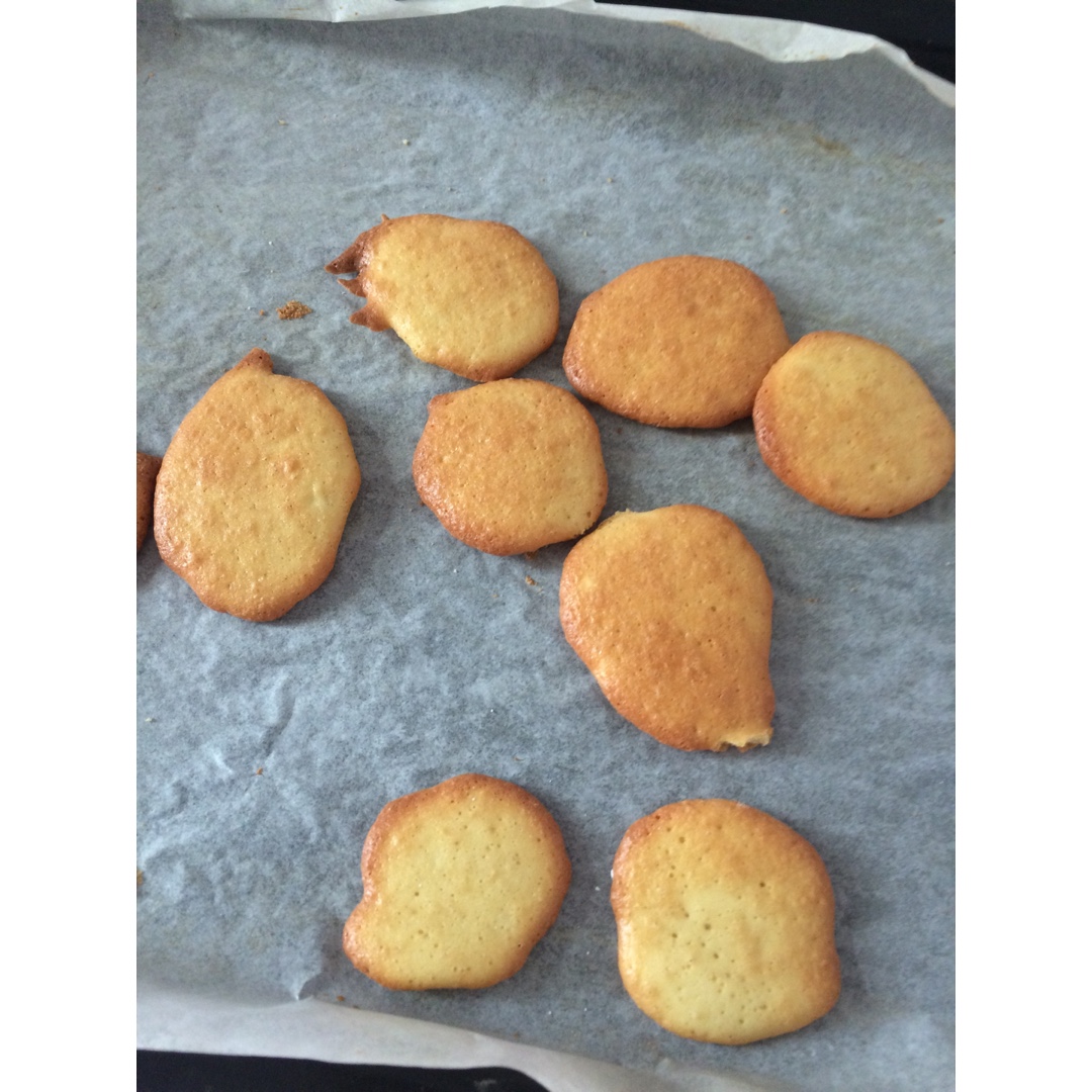 老少皆宜的蛋黄饼干