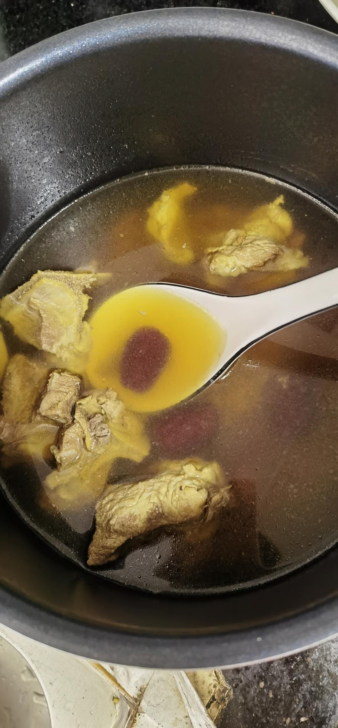 槐花米小茴香猪骨汤