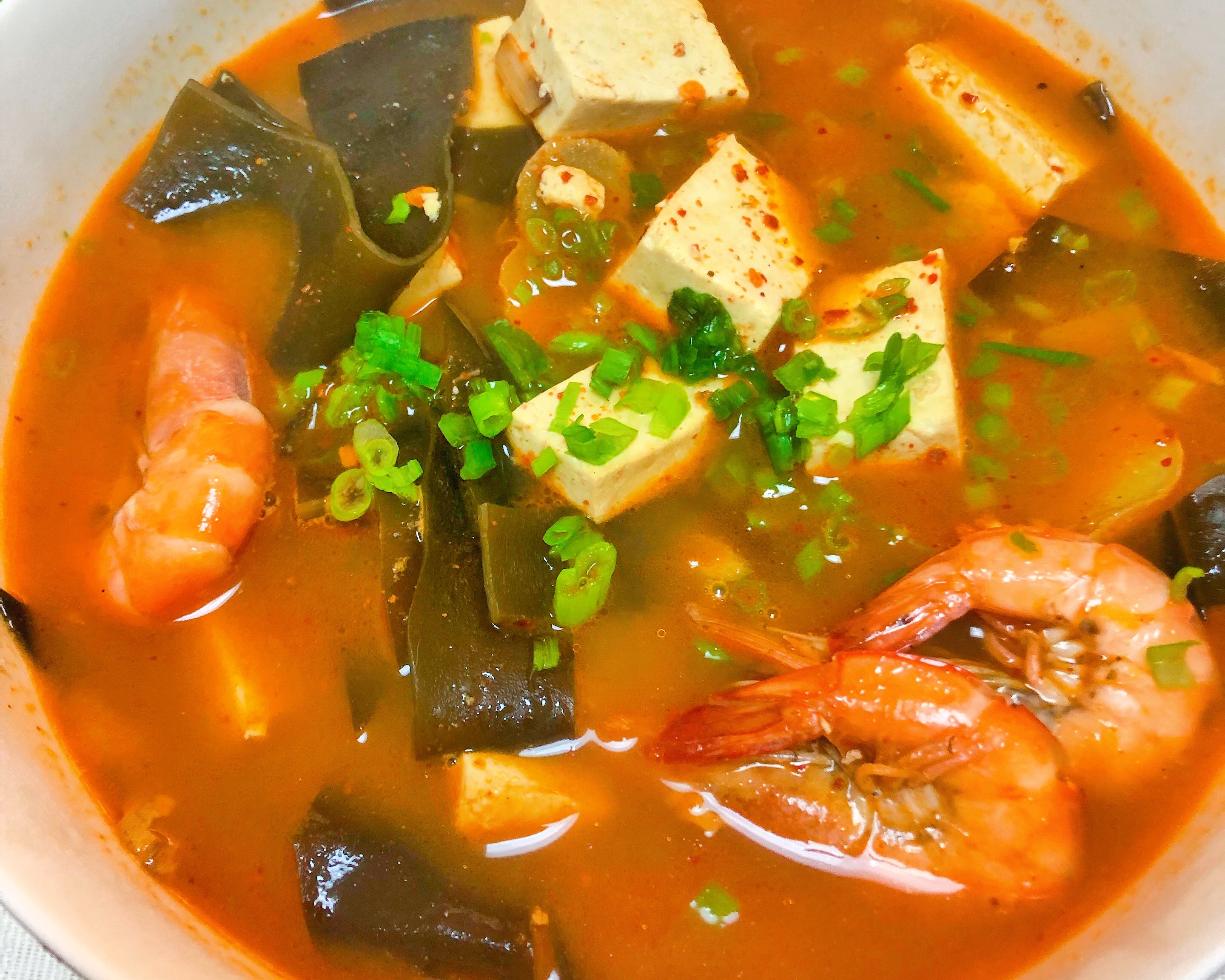 祛寒暖胃低卡美味的海带豆腐大虾辣汤的做法