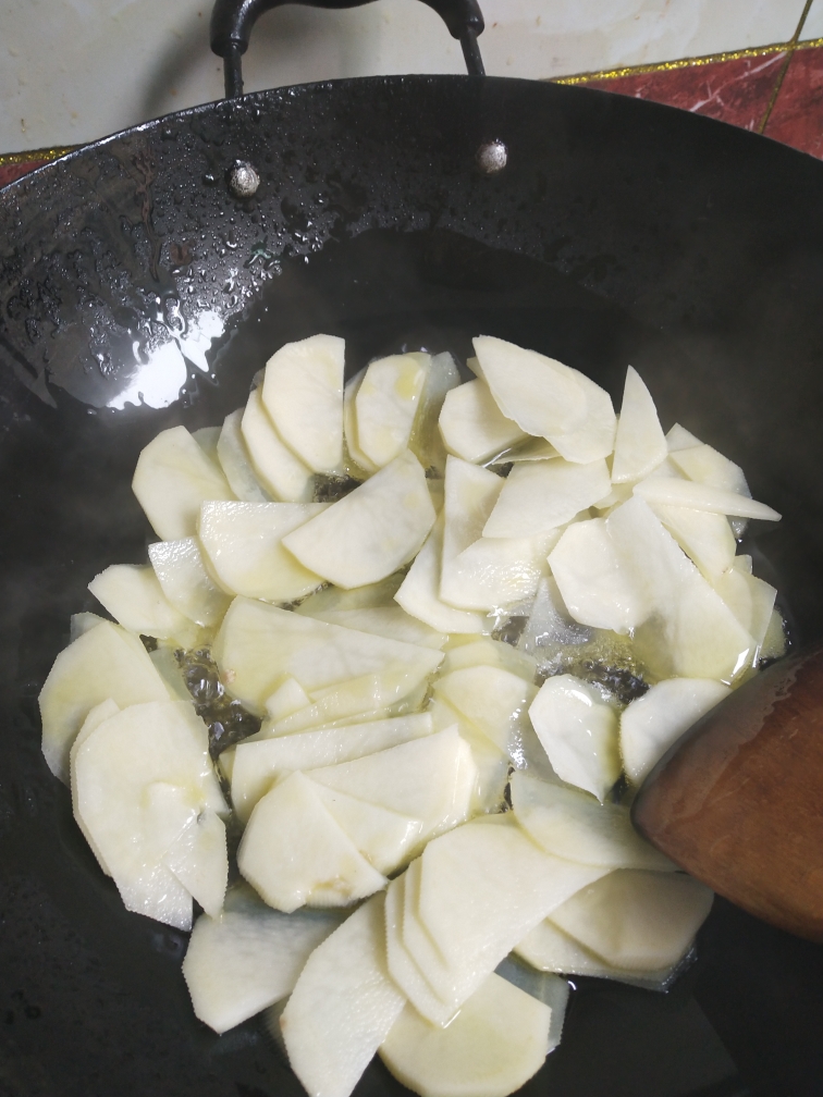 洋葱炒土豆片真的绝了(注意看小贴士😁)的做法 步骤5