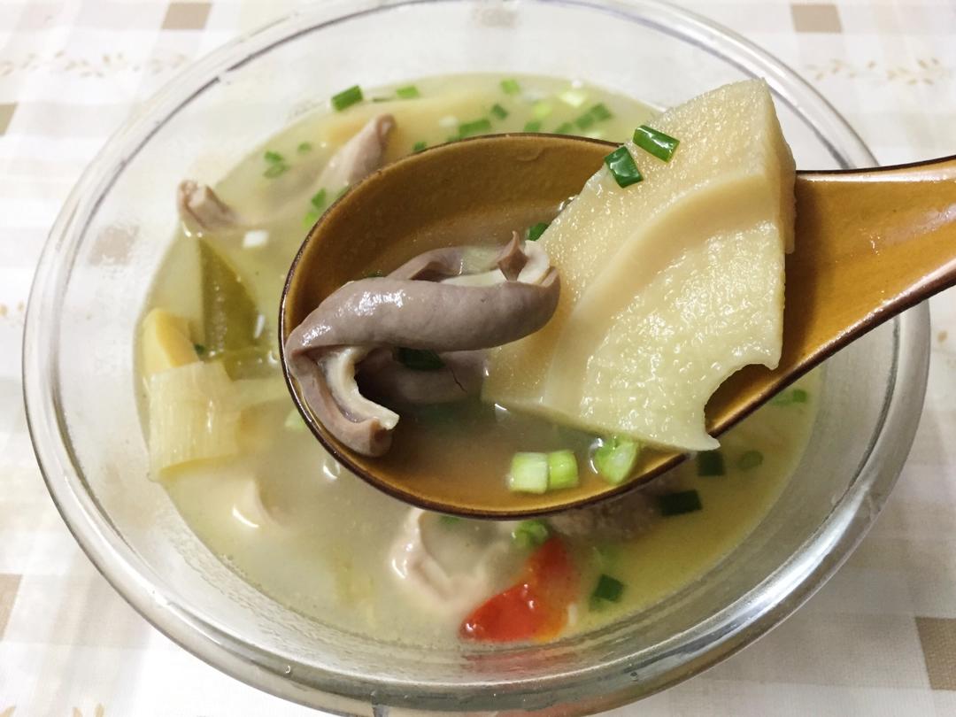 猪肚酸笋老鸭汤的做法