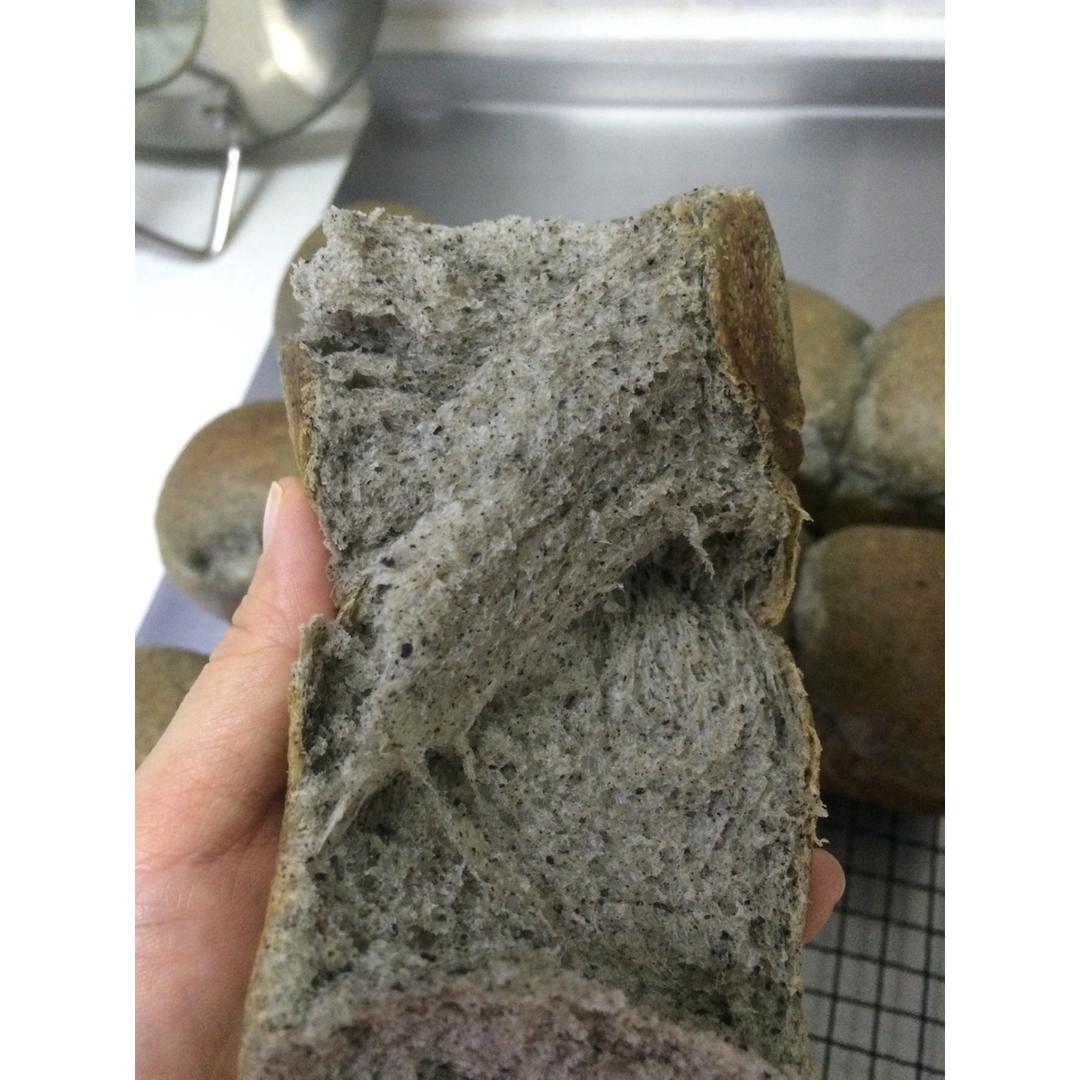 营养丰富的黑芝麻小吐司