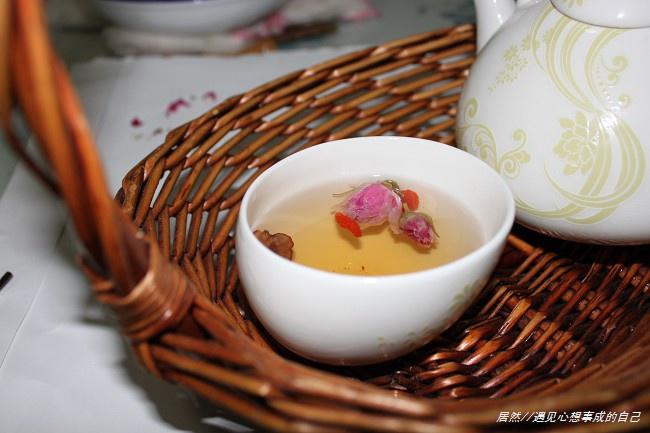 红枣枸杞玫瑰花茶