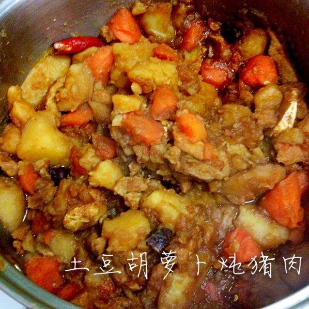 土豆胡萝卜炖猪肉的做法