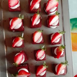草莓红丝绒小方的做法 步骤5