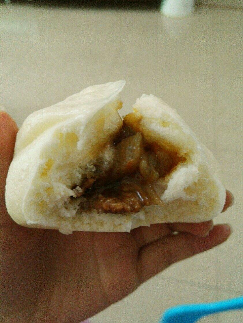 云朵般松软爆浆蜜汁叉烧包