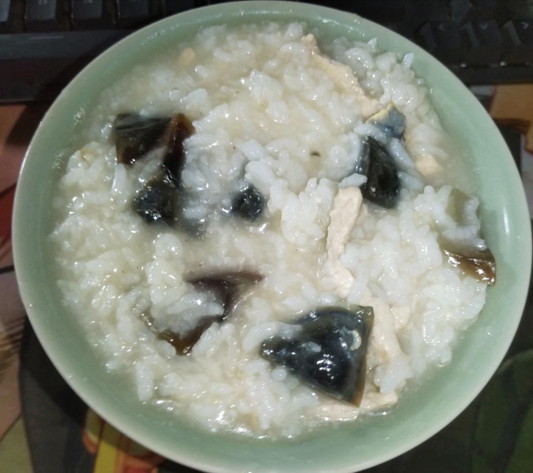 妈妈👩教我做的皮蛋瘦肉粥🥣简单快捷美味😋