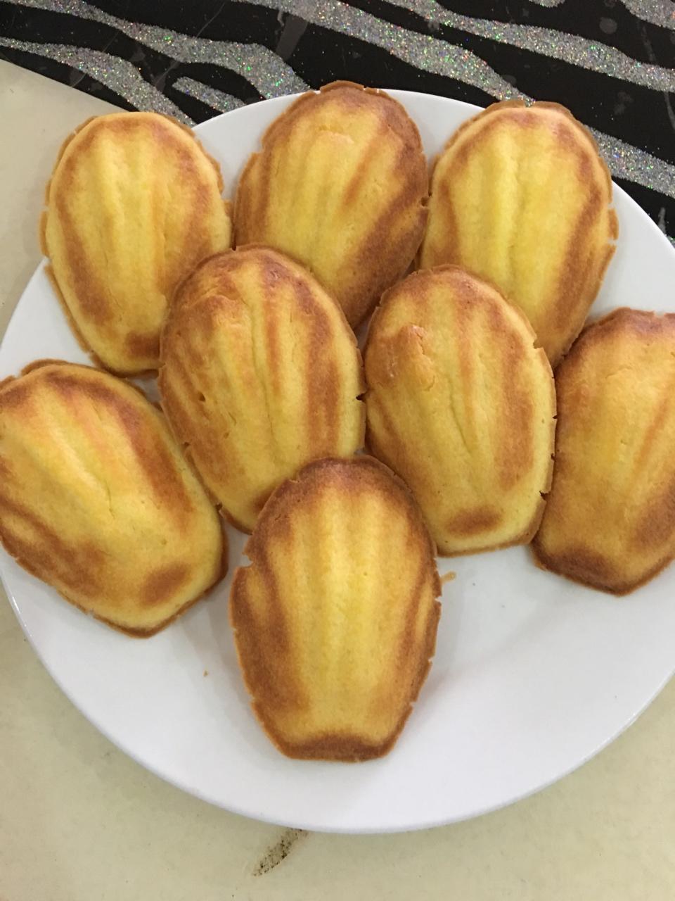 玛德琳（蓝带方）