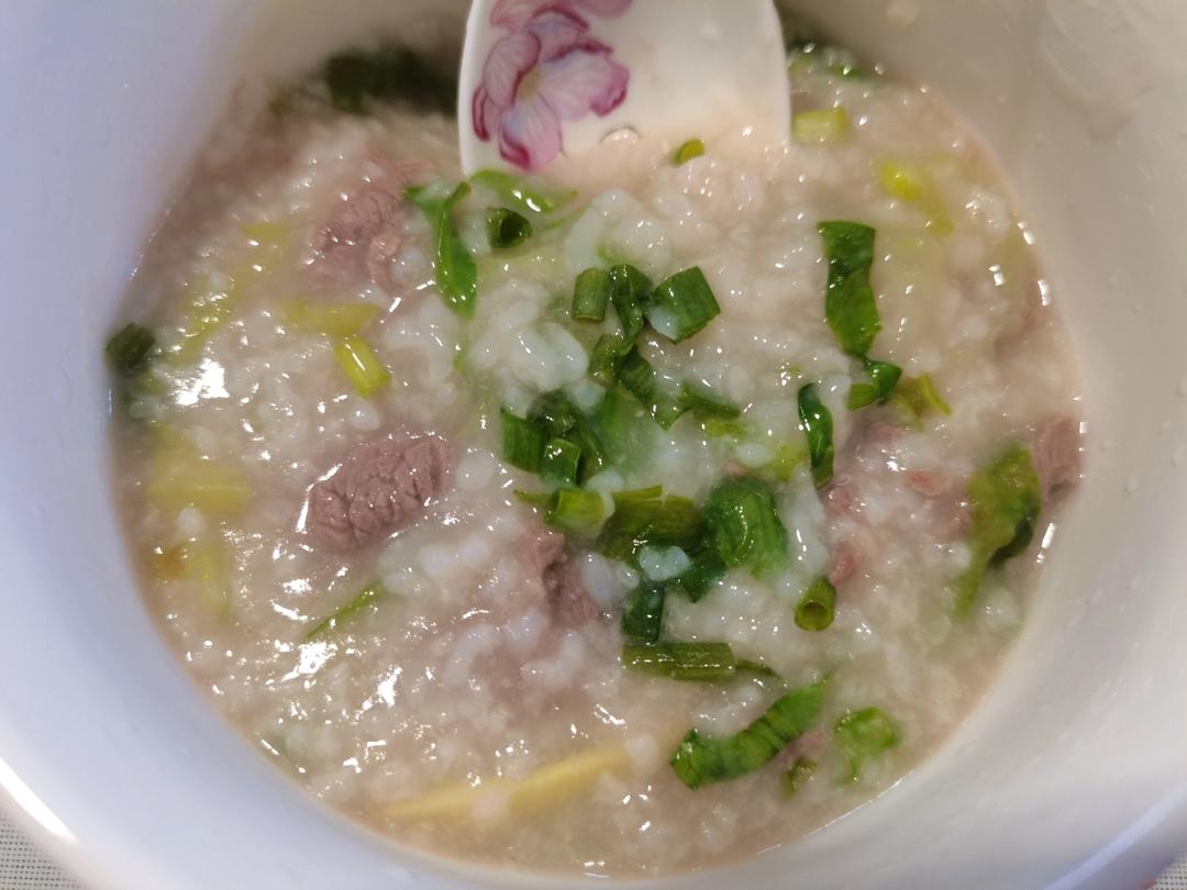 广式生菜丝牛肉粥