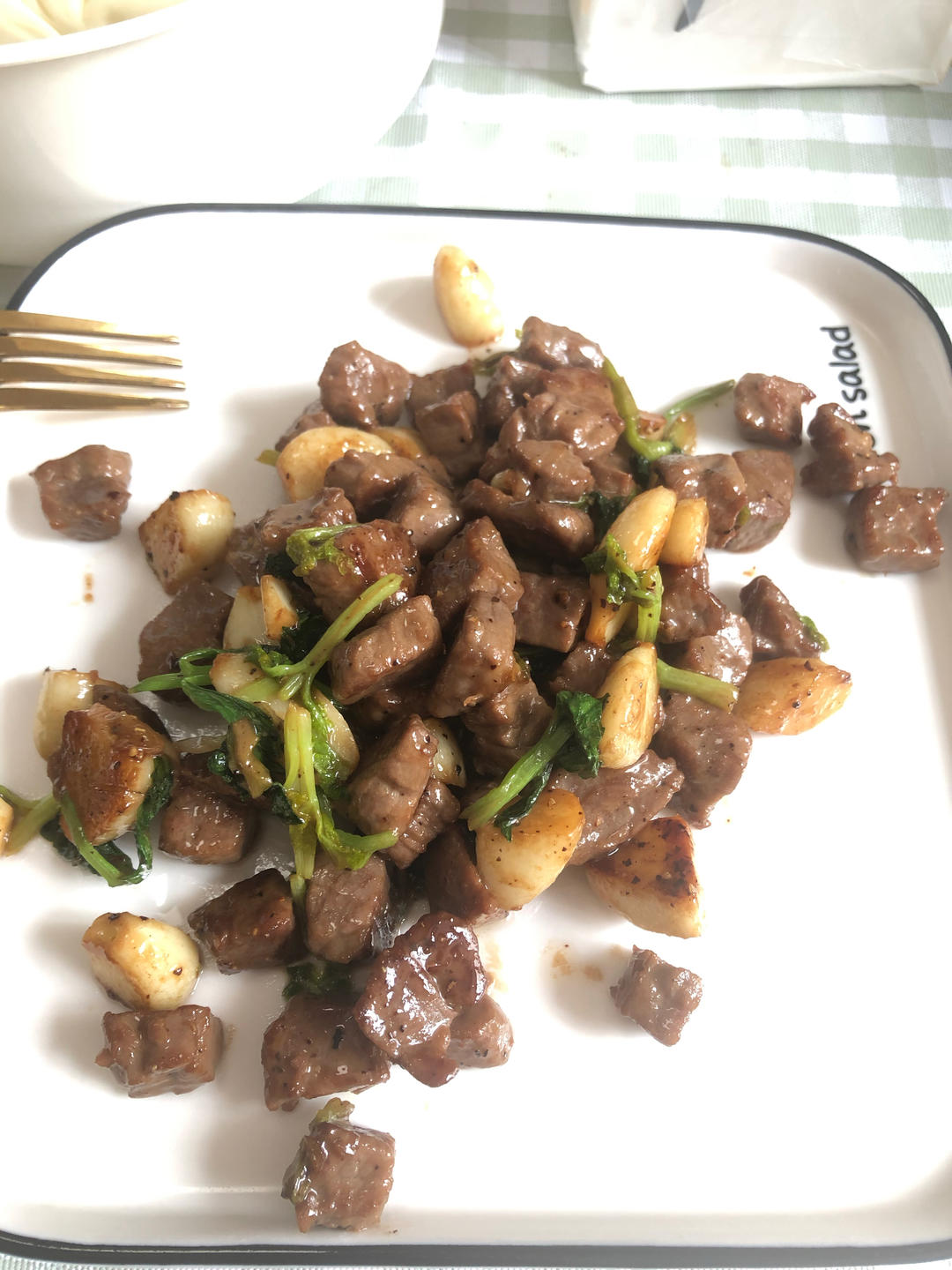 听起来就很好吃的黑椒蒜子牛肉粒