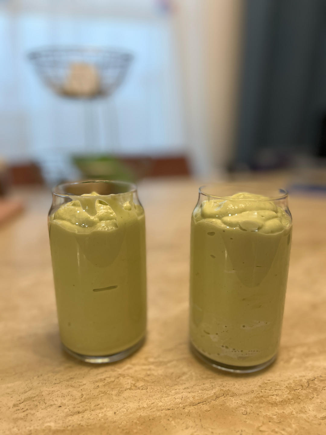 牛油果酸奶奶昔