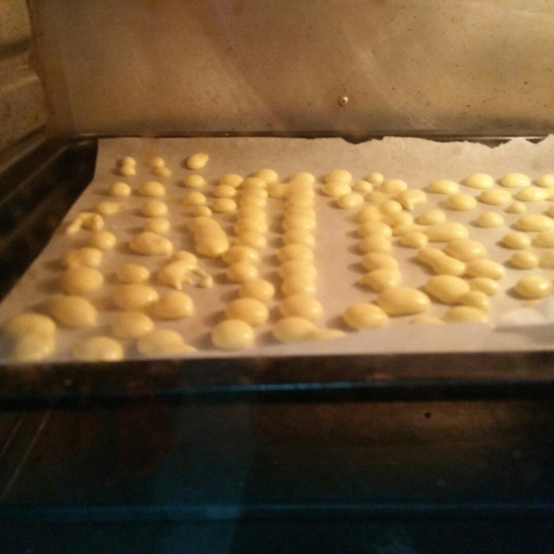 入口即化的无添加蛋黄溶豆