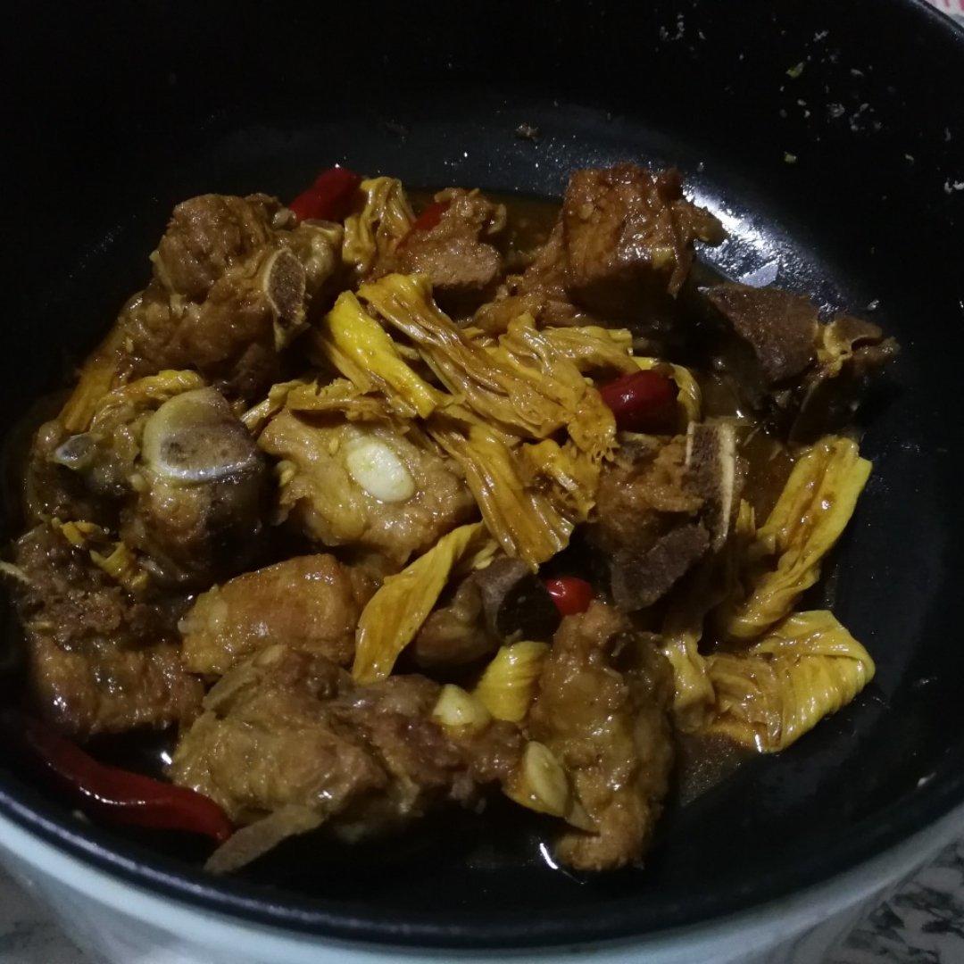 红烧腐竹排骨煲
