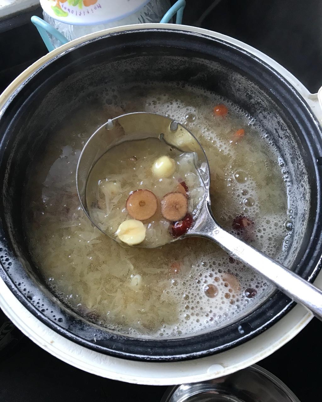 银耳百合莲子羹