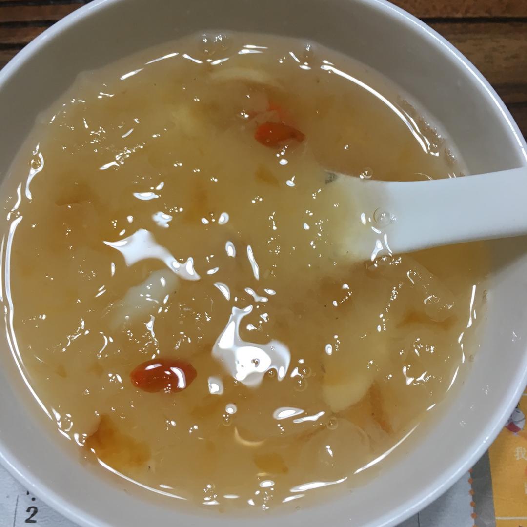 这一碗，只长颜值不长膘！（银耳桃胶皂角米）