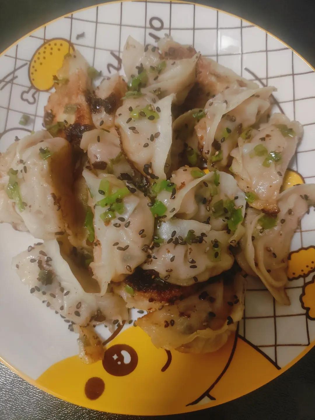 剩饺子速冻饺子变锅贴（冰花版）