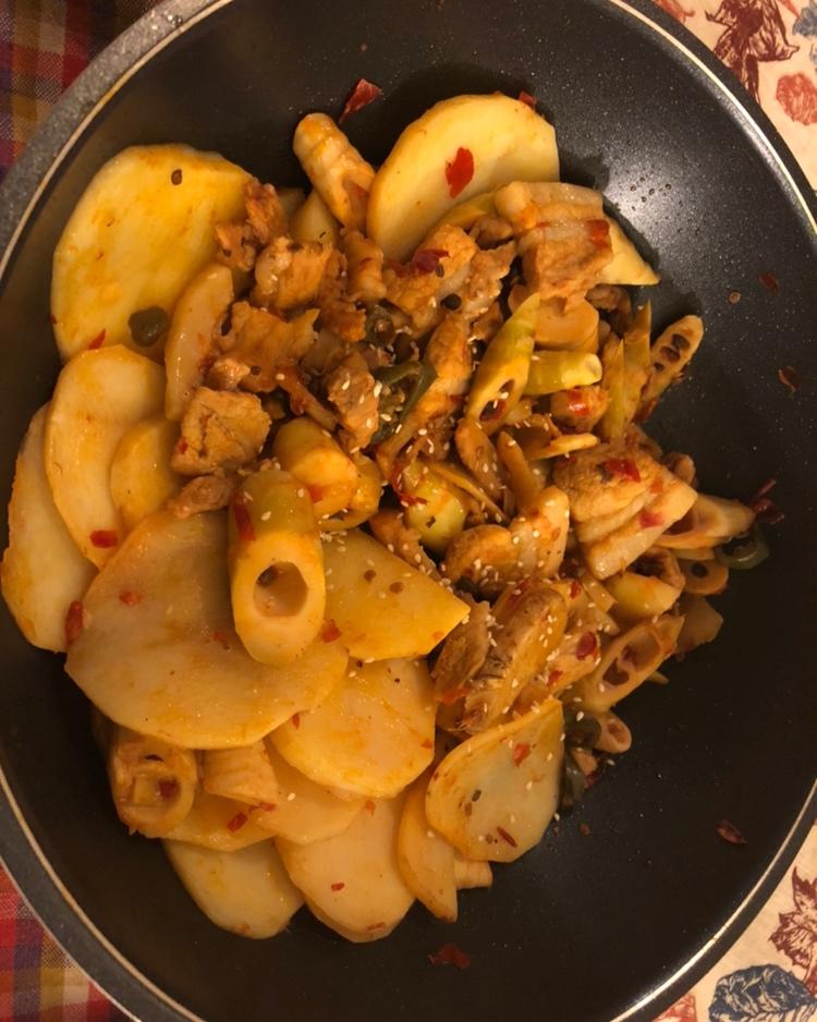 五花肉干煸土豆片