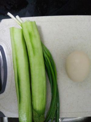 丝瓜香菇荷包蛋面的做法 步骤1