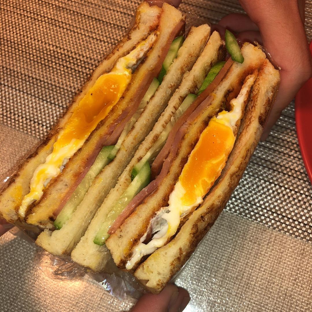 火腿芝士蛋三文治