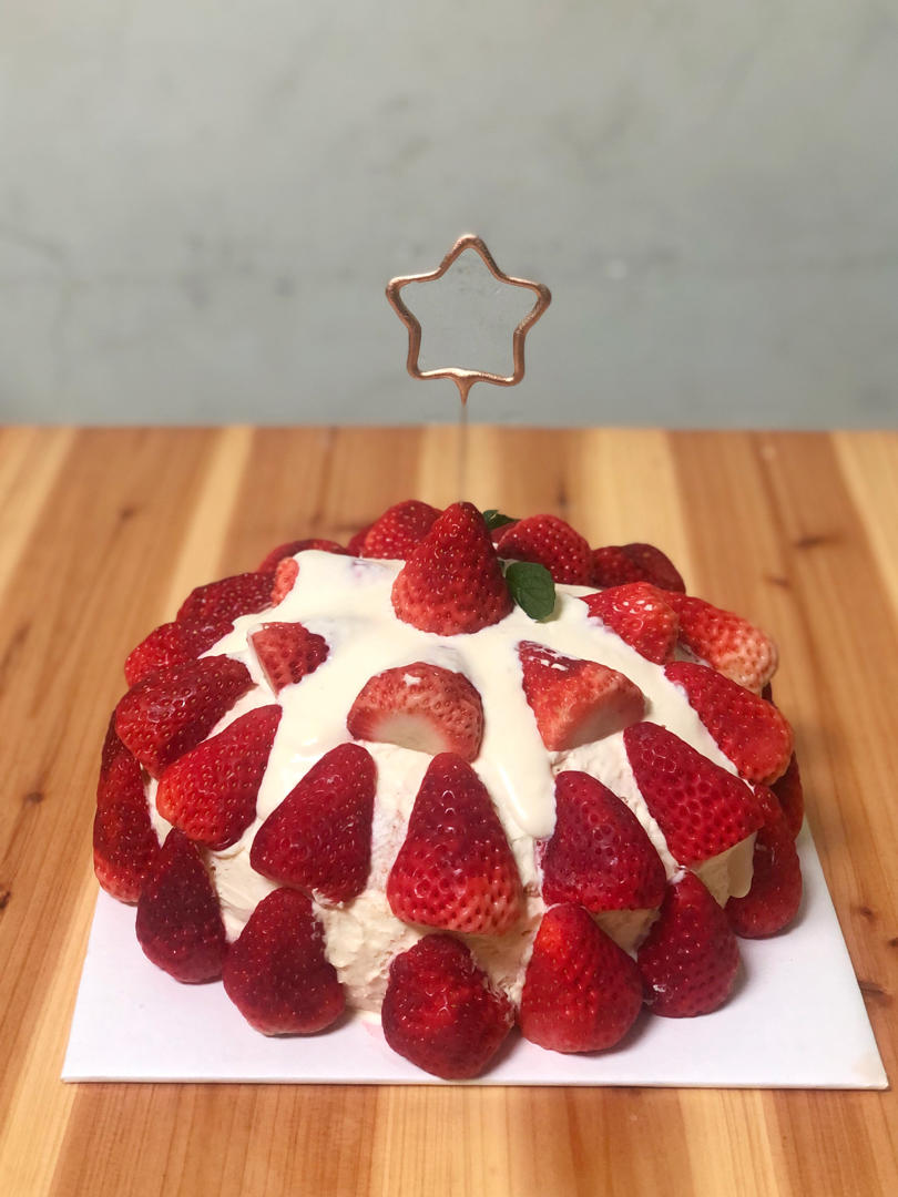 曼食慢语丨草莓芝士雪山蛋糕
