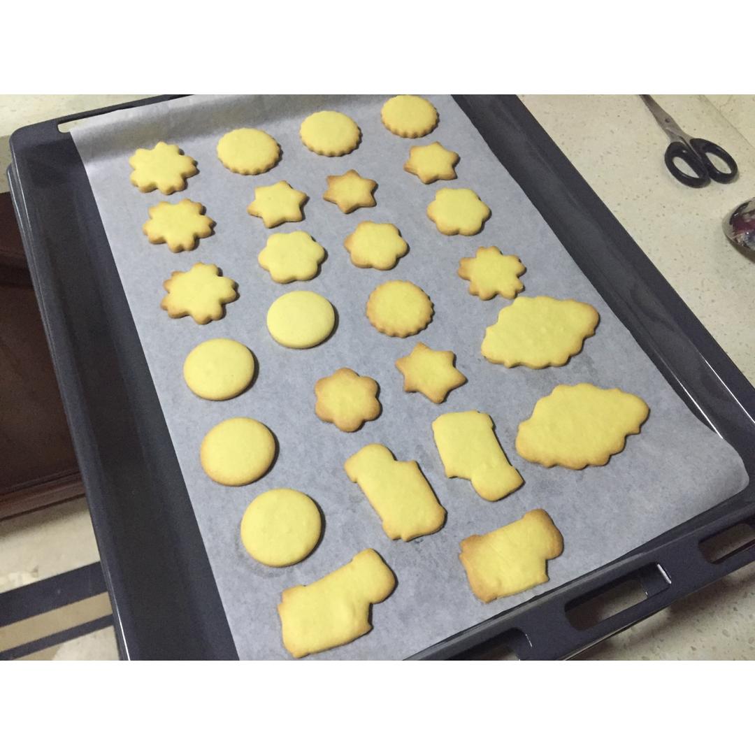 超简单！好吃又平整的糖霜饼干底的做法（附贴心小提示哦）
