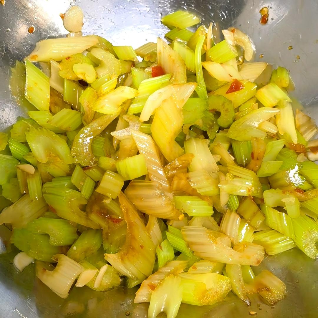 解腻凉拌西芹来咯