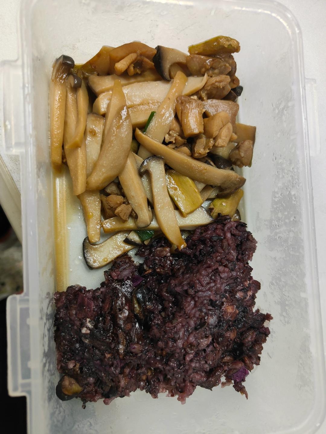 杏鲍菇炒鸡肉