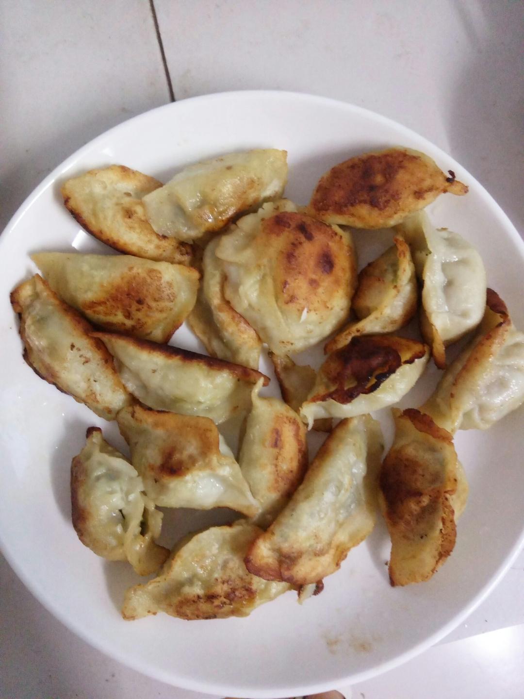 平底锅煎速冻饺子