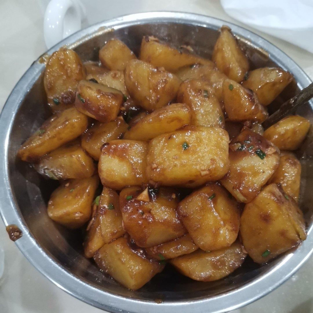 🔥巨下饭，软糯入味！比肉还好吃的红烧土豆