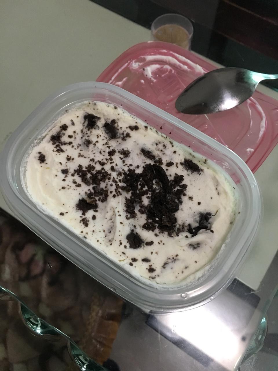 简单的奥利奥牛奶雪糕（不用任何机器）