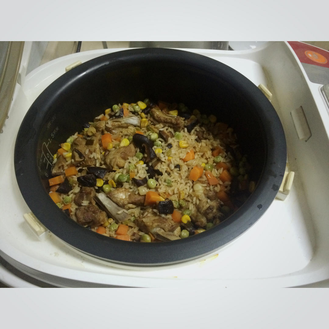 喷香排骨焖饭（爆好吃）