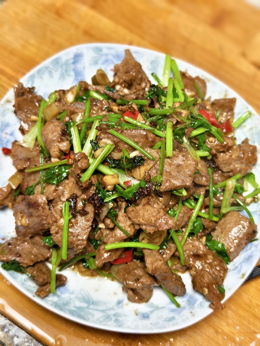小炒黄牛肉，肉嫩味香！太好吃了简直是米饭杀手！