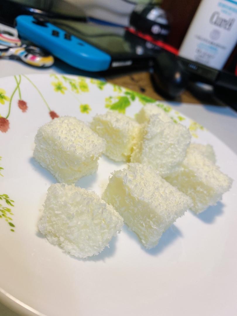 完胜85‘C的牛奶椰蓉小方