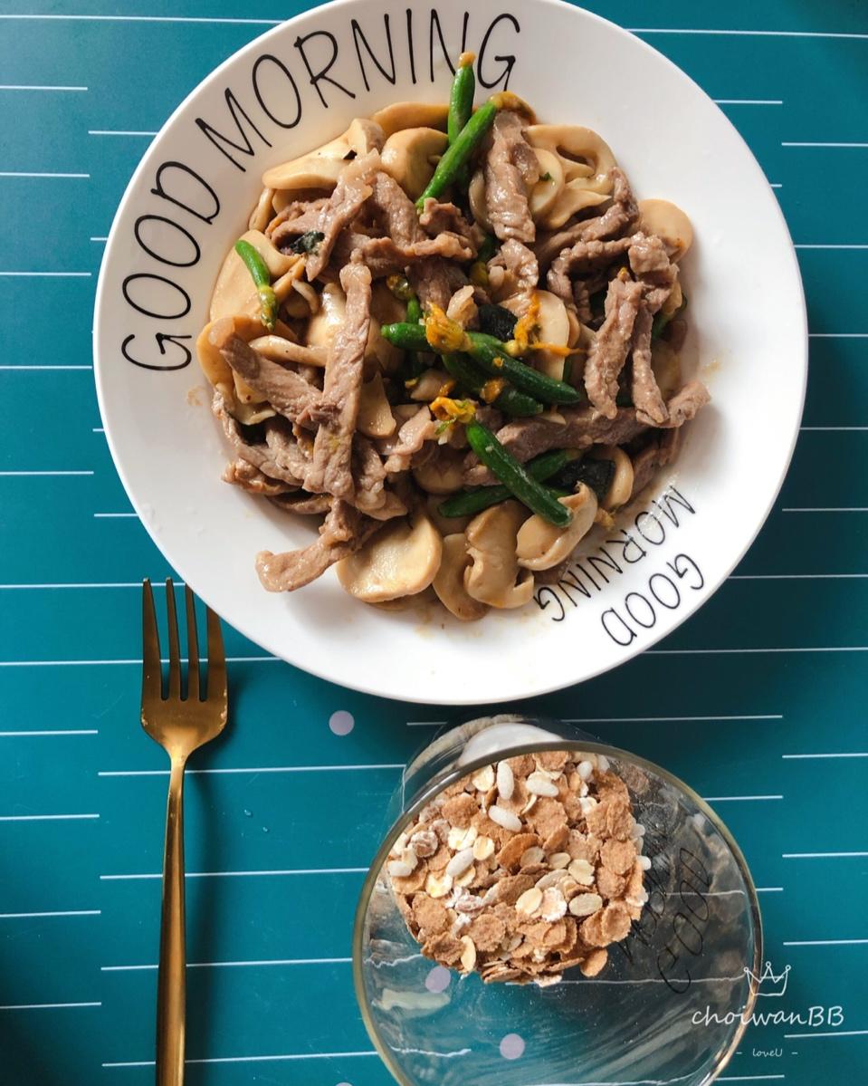 杂菇凉拌鸡胸肉丝减肥瘦身餐