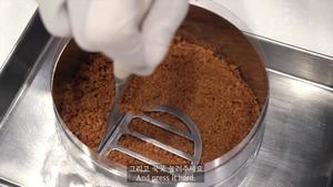 韩国Nebokgom  lotus焦糖饼干芝士慕斯蛋糕的做法 步骤6