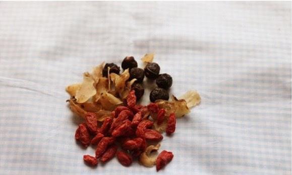 大姨妈之后的一个星期内食用，保证你满脸的胶原蛋白！的做法 步骤1