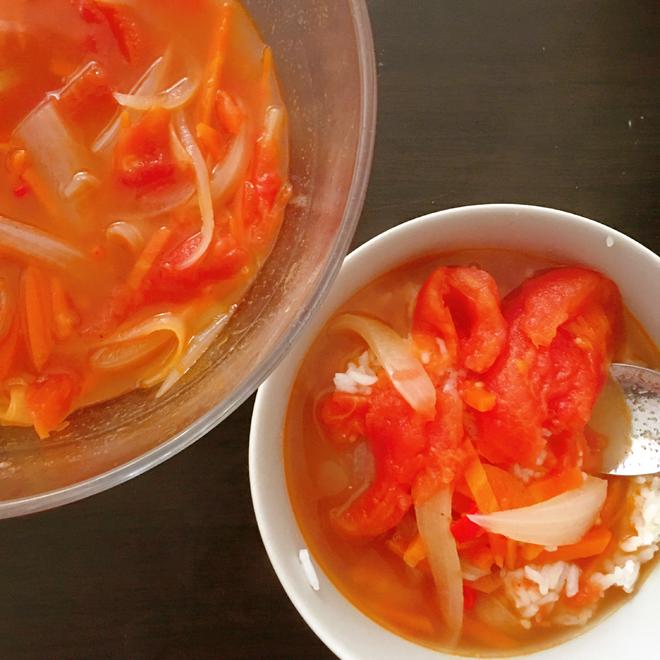 洋葱炒胡萝卜秒变洋葱番茄汤的做法