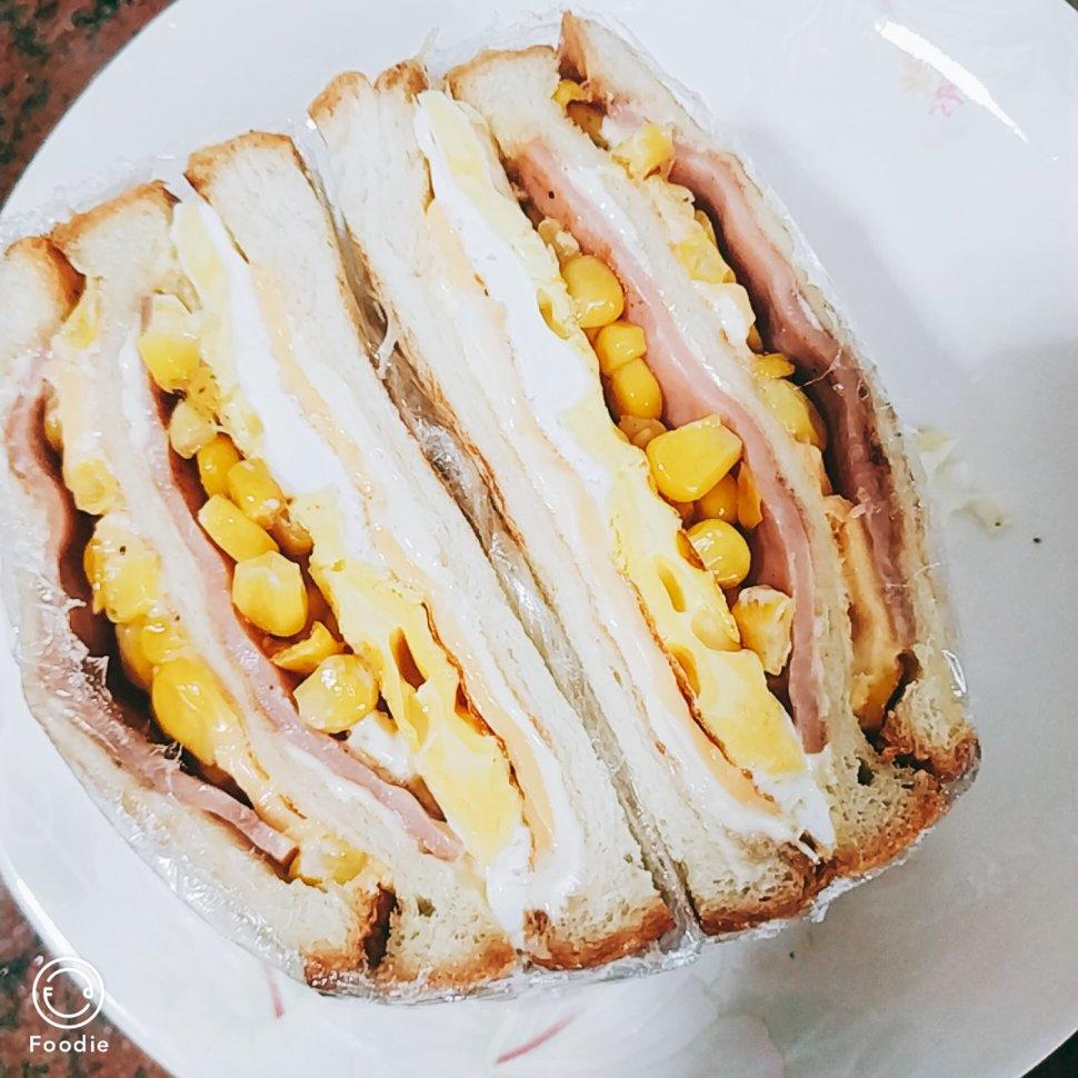 玉米火腿三明治